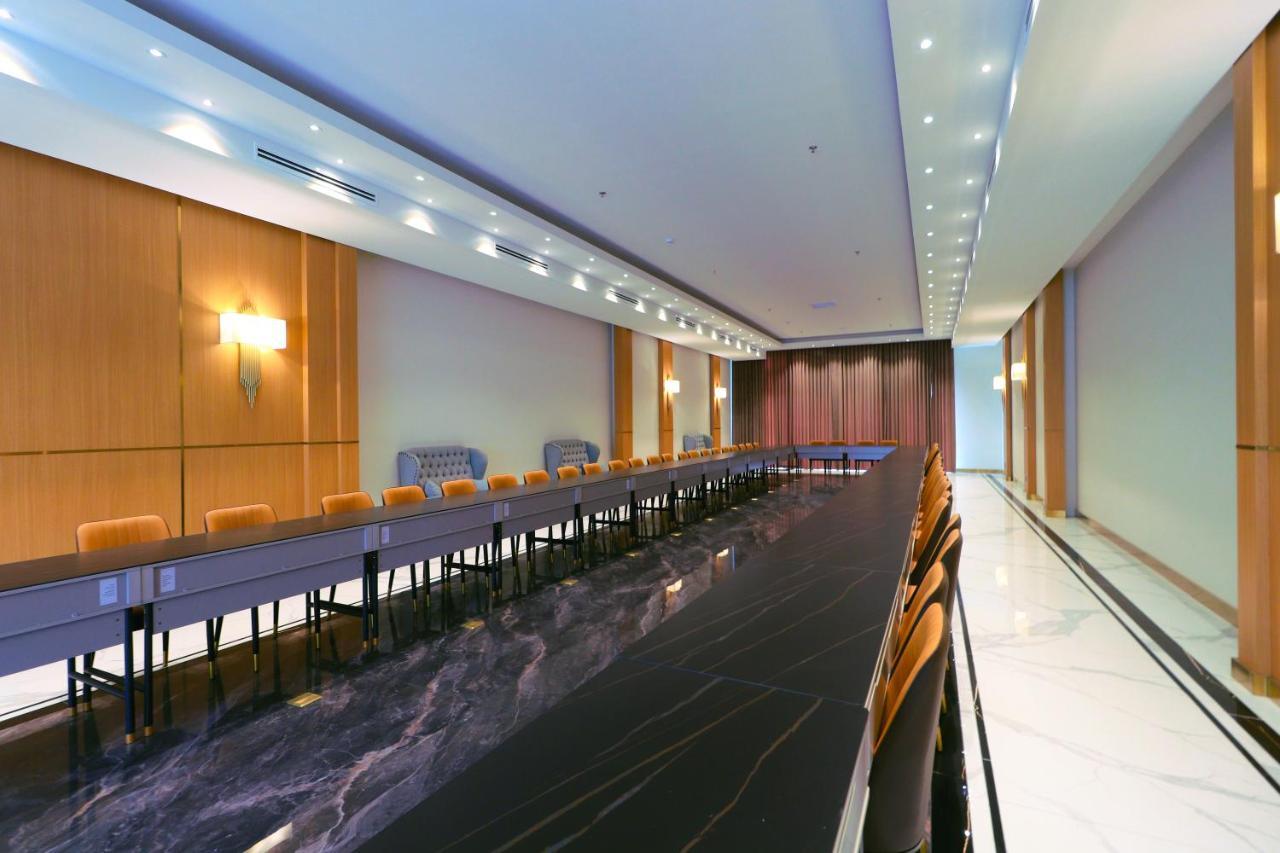 The Rumi Hotel & Residences ดูแชนเบอ ภายนอก รูปภาพ